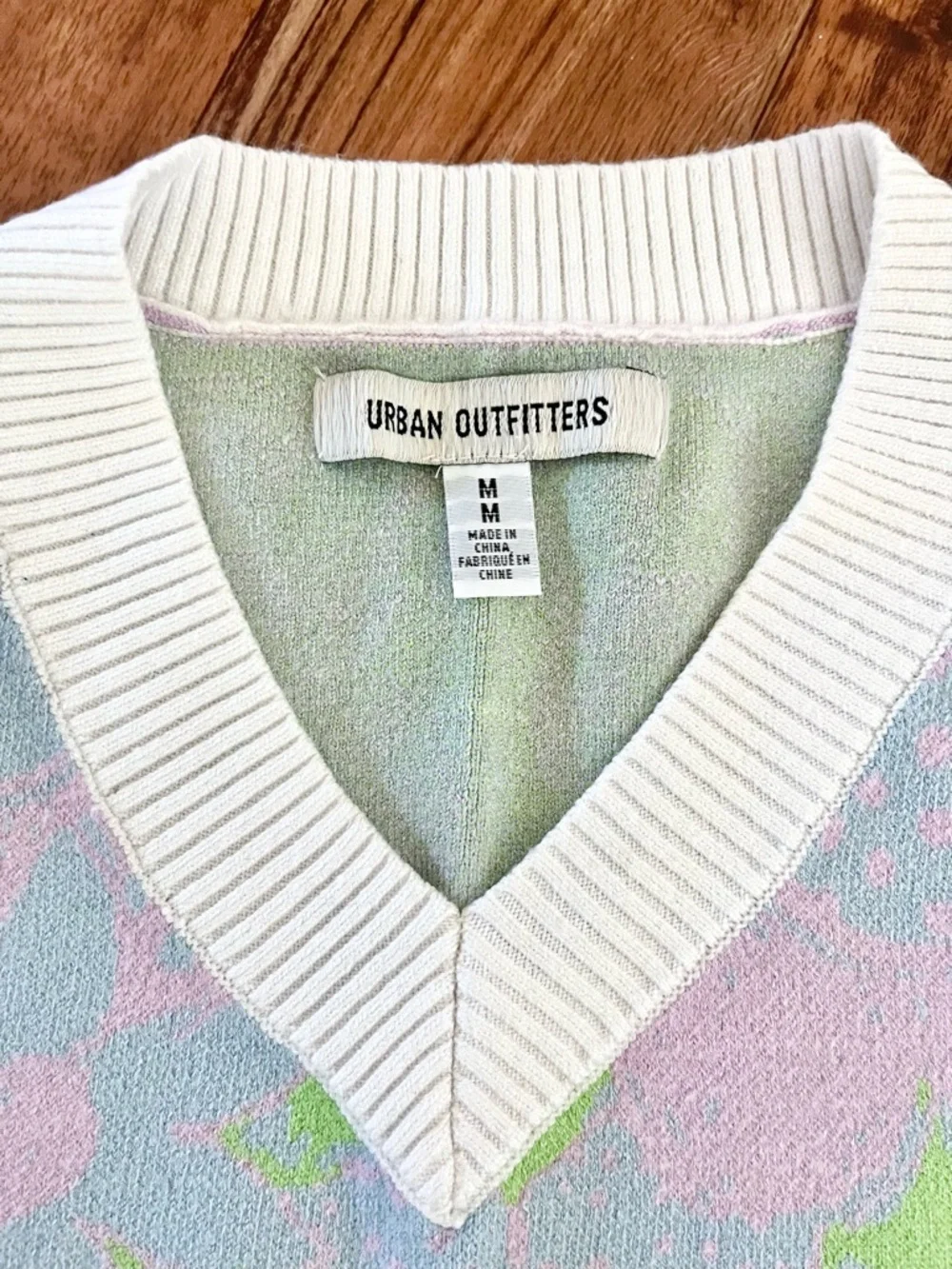 Urban Outfitters Randi pastel floral V-neck cropped knit vest top - Picture 3 of 13